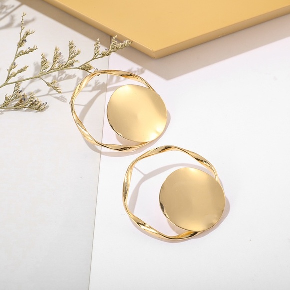**AURIELIE* Gold Round Irregular Fashion Earrings - Picture 4 of 8